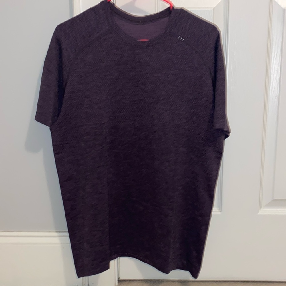 Lululemon men’s medium dry fit shirt.